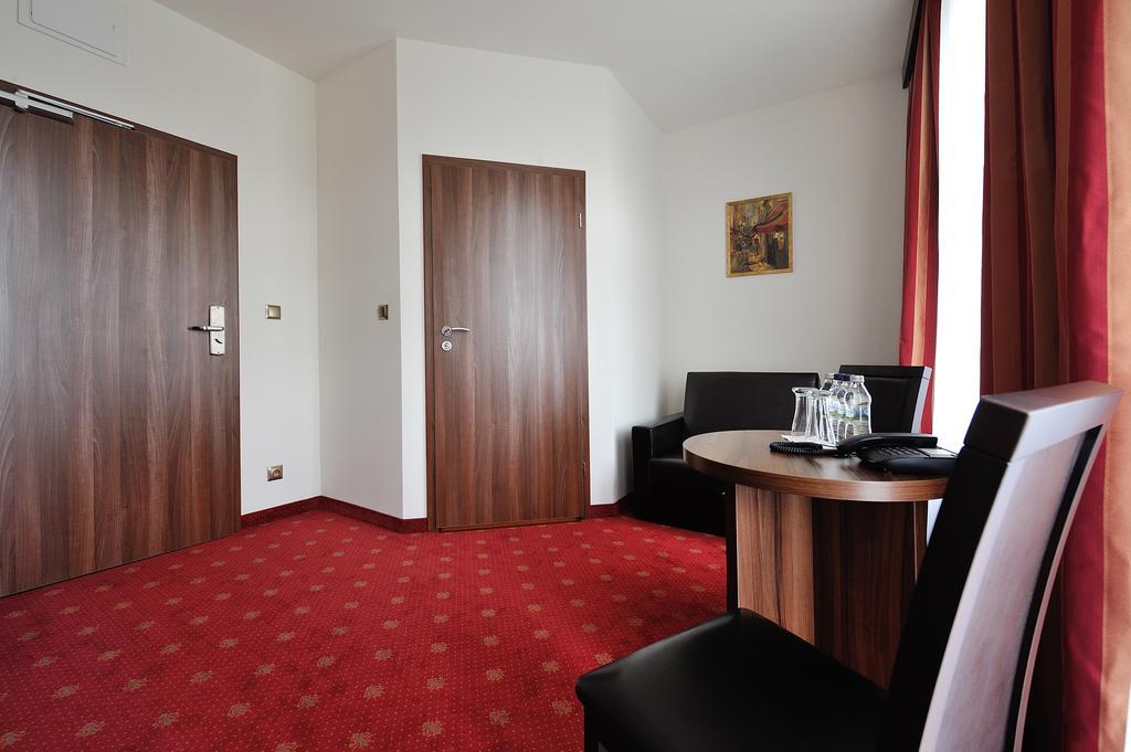 Hotel Centrum Sosnowiec Habitación foto