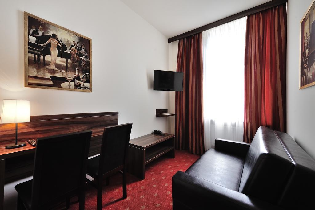 Hotel Centrum Sosnowiec Habitación foto
