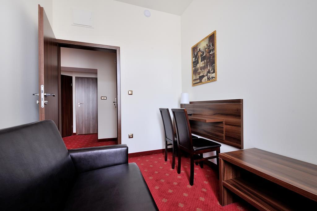 Hotel Centrum Sosnowiec Habitación foto